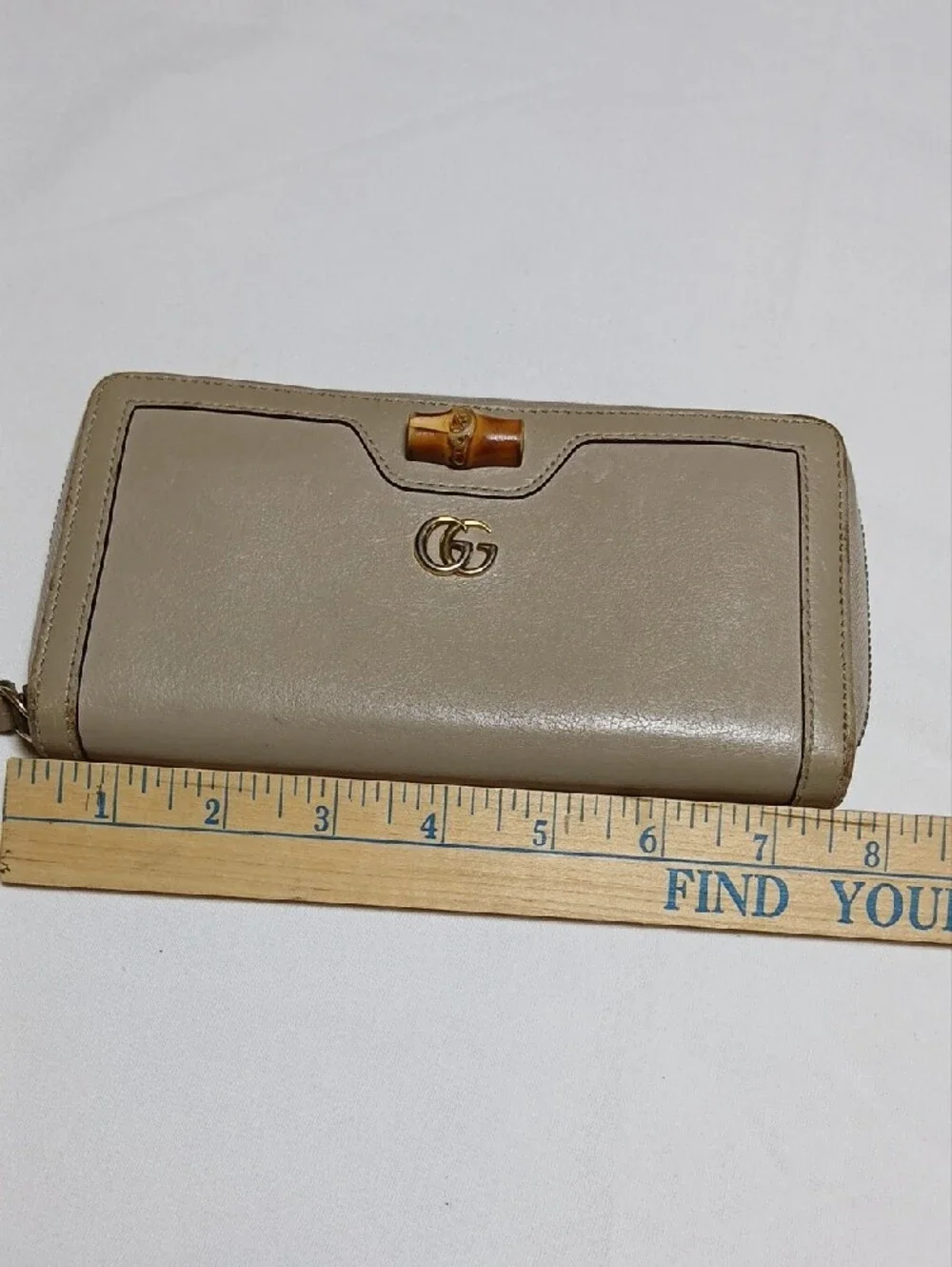 Gucci Diana Continental Beige Leather Zip-Around Wallet with Bamboo Accent